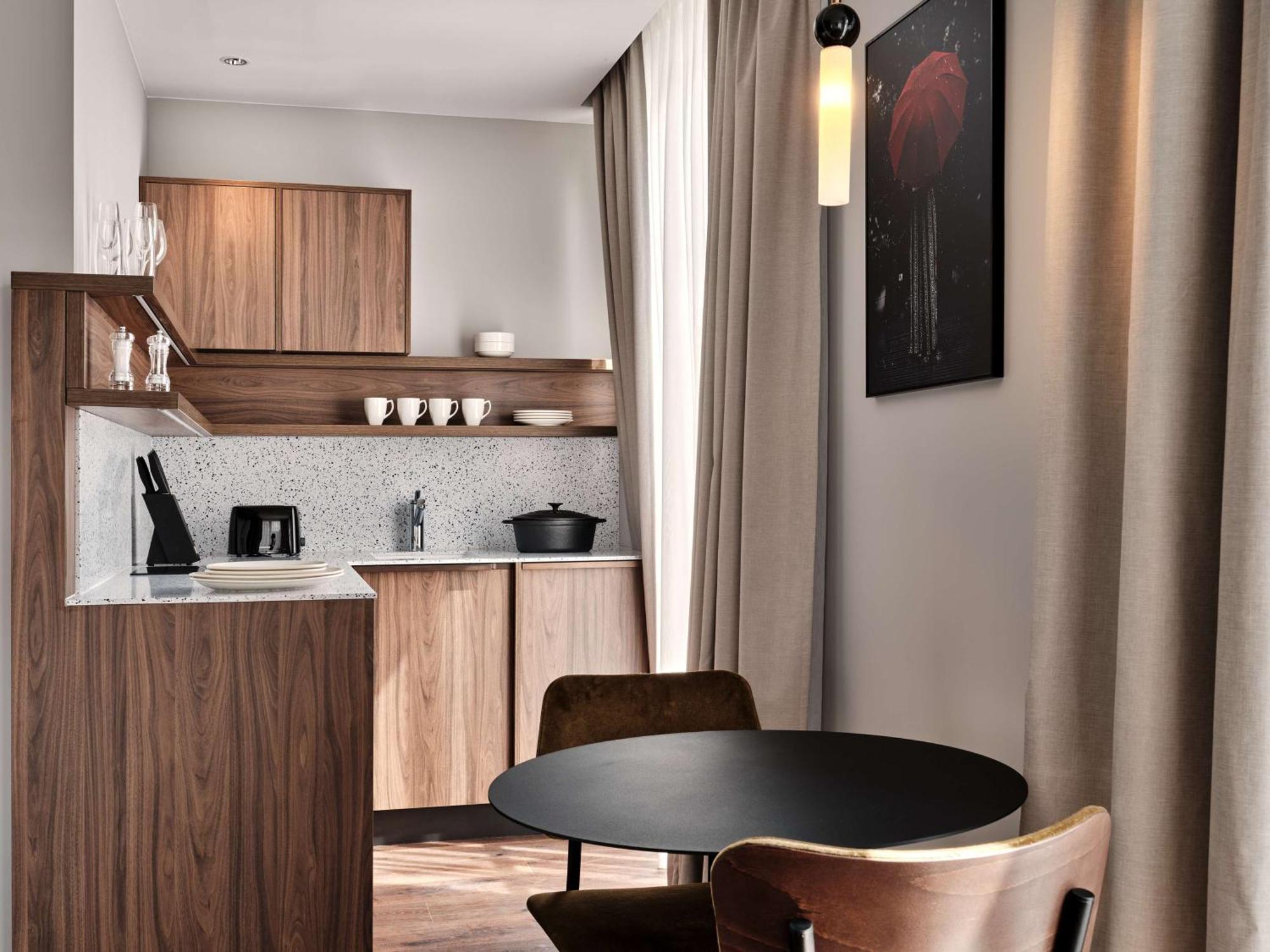 Radisson Red Hotel & Radisson Red Apartments, Krakow Bagian luar foto